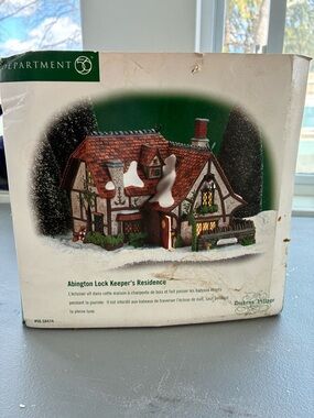 Department 56 Abington Lock Keeper's Residence - Brown Roof Holiday Cottage